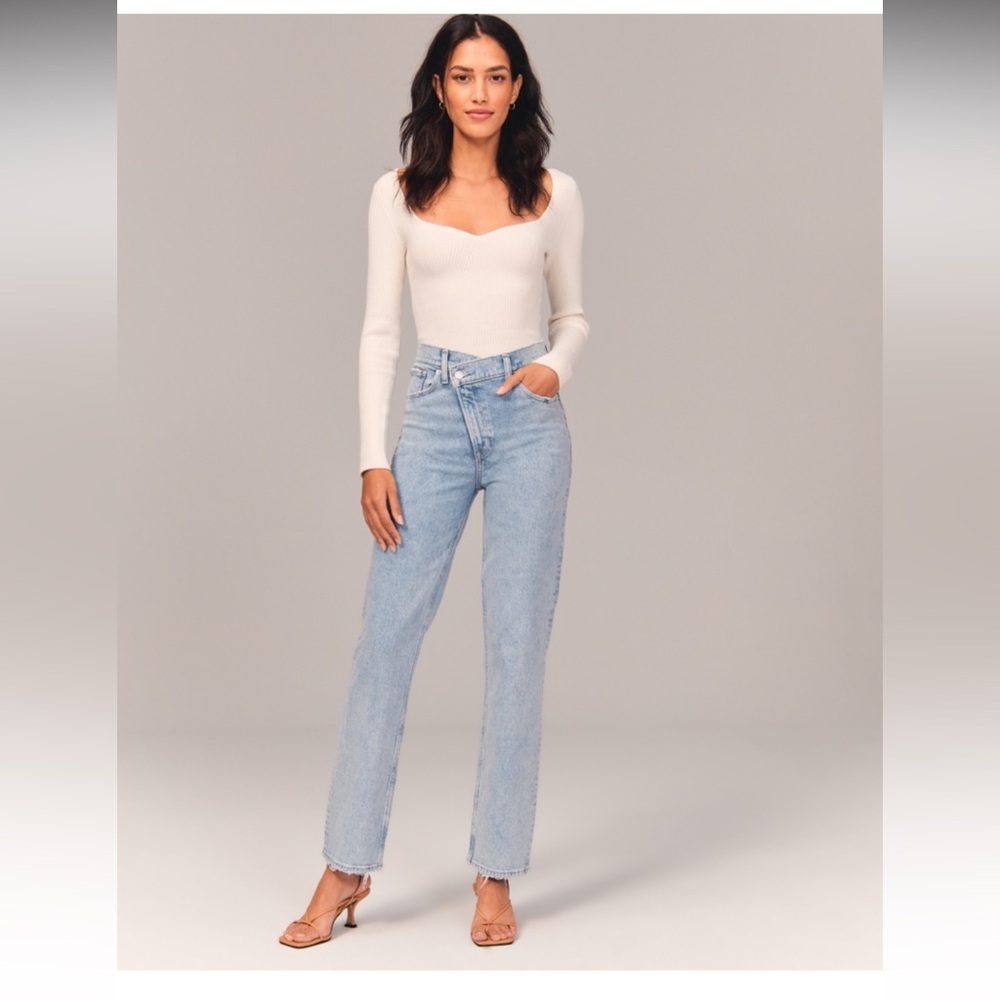 Abercrombie and Fitch, the 90s straight ultra high-rise - regular length
